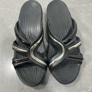 Crocs size 8 sandals black and silver